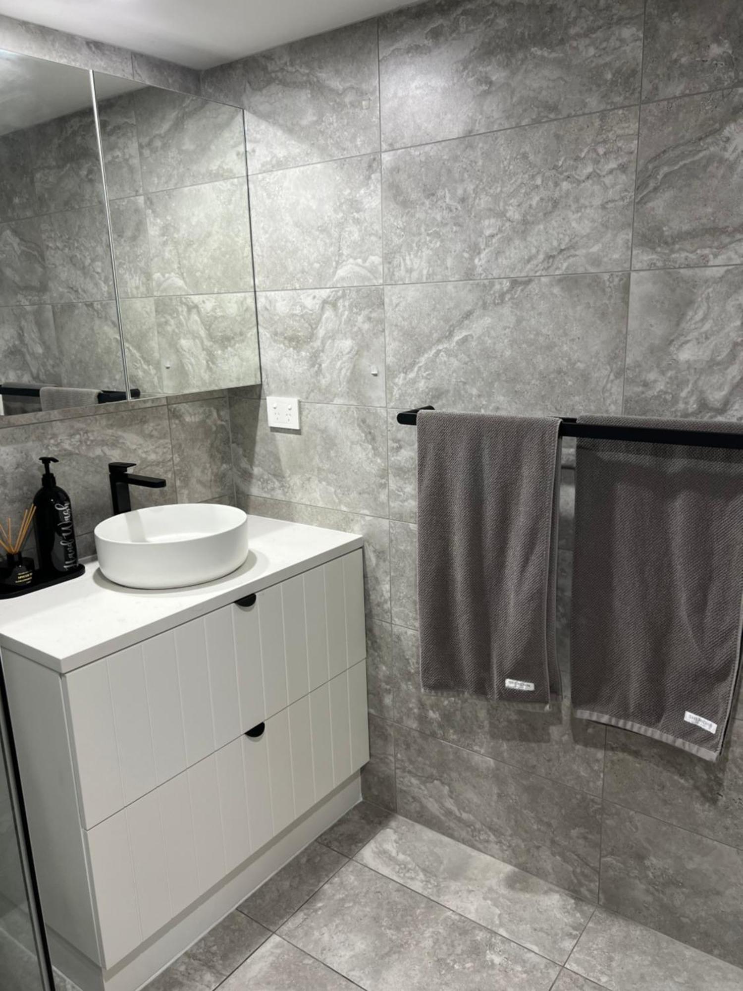 Ocean View - Alexandra Headlands Beachfront Unit Esterno foto